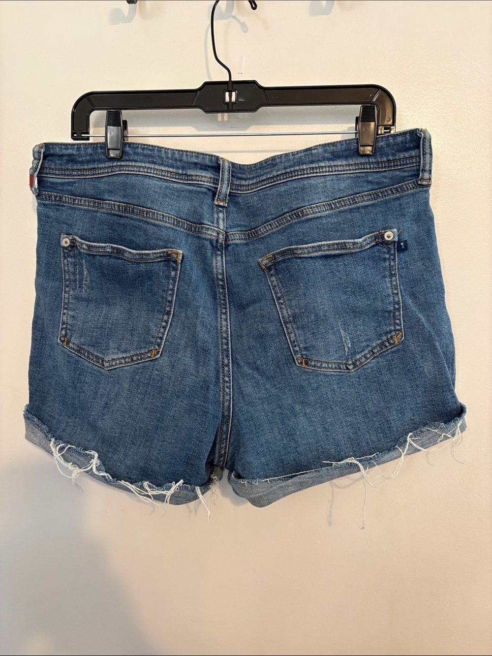 Pilcro Distressed Button Fly Denim Shorts 31 - Picture 6 of 7